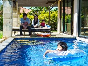 各お部屋ごとに、リビング前の外にはプライベートプールが付いております。