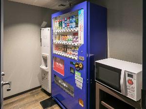 館内に飲料自動販売機・製氷機・電子レンジがございます。