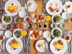 【朝食】プライベート空間でゆっくりと。長崎港を眺めながらゆったりと時間をお楽しみください