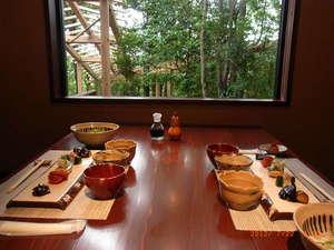 朝食（新鮮な地元野菜を主にヘルシーな料理です）