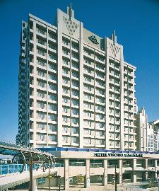 JR尼崎駅直結！！徒歩1分。雨に濡れずにご来館頂けます。