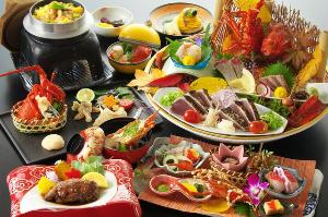 【地物伊勢海老づくし会席】贅沢な秋の味覚を堪能！伊勢海老姿造りに松茸釜飯、トロっと卵の黒毛和牛巻き付