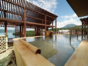 【7階大浴場・石室の湯】金の弓 露天風呂／雄阿寒岳を望むことができます。