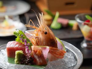 ■和会席「萌木膳」お料理一例／海の幸を中心に郷土味も添えました。