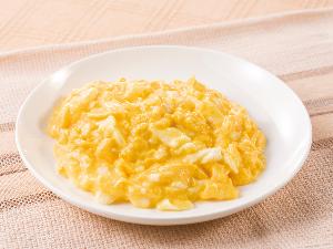 ×バターの風味たっぷりのオリジナルレシピでつくられたスクランブルエッグ。