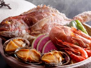 【淡路島名物の宝楽焼】ふっくら蒸し焼きにして美味さを封じ込める島の郷土料理（イメージ）