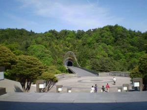 MIHO MUSEUM (2)美術館に大自然。共に『感動・安らぎの空間』をお客様に与えてくれると思います♪