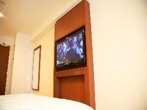 寝ころびながらも見やすい壁掛けテレビ★40型の大画面で映画も楽しめます♪(VOD有料)