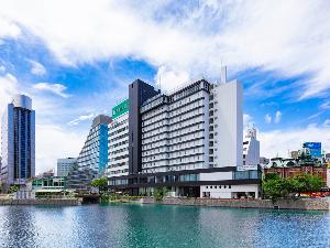 那珂川沿いに建つ立地