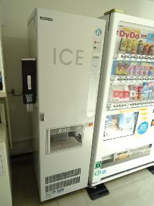 館内にはご自由に使用して頂け製氷機をご用意しております。