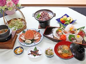 【夕食一例／ふるさと満喫プラン】旬の味覚を存分にご堪能ください。