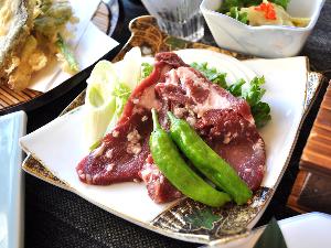 【夕食一例／おもてなしプラン】　鹿肉は柔らかくとってもジューシーですよ。