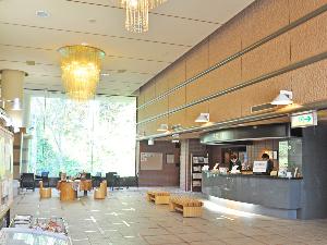 【ロビー】都会の喧騒を離れて、ゆっくりお過ごしいただける宿です。