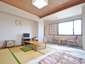 【客室／和室8畳】ご夫婦やお友達同士のご宿泊に♪畳の上でのんびりできます。
