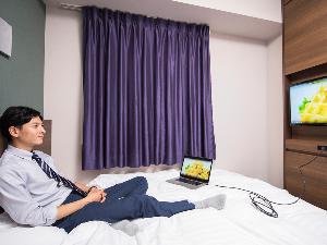 【客室】HDMIケーブルを使えば、PCやスマホの動画をテレビで視聴できます