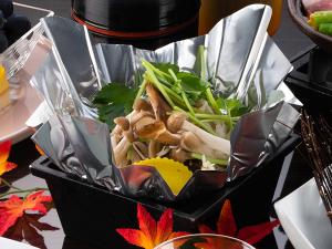 【2018秋・山荘】きのこ色々鍋　南京団子　三つ葉