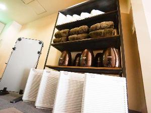 各フロアには、無料貸し出し備品をご用意♪低反発枕や加湿器・空気清浄機など、快適な旅を応援します!