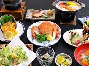 【夕食一例／グレードアッププラン】見た目にもこだわったお料理をご用意しております。