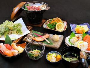 【夕食一例／スタンダードプラン】こちらは11月からのお料理です。海の幸・山の幸をお楽しみください。