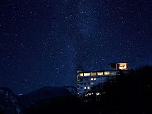 層雲峡は周囲の光が届きにくいため、満天の星を楽しめます