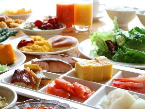 【朝食ブッフェ】<BR>朝食は元気な源！！近郊食材を用意した和食・洋食バイキング。
