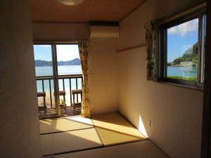 2階和室です。お布団を8組用意しています。