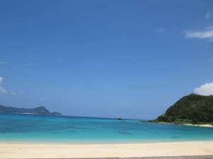 部屋から見える景色は青いビーチと白い砂浜♪