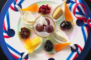 【オードブル】フランスにスイス、オランダなど、個性豊かな5種類のフロマージュを食べ比べる贅沢な一皿