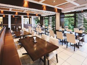 【フードエクスチェンジ　アヴァンセ】心地地良い朝の日差しを浴びながらご朝食をお召し上がりください。