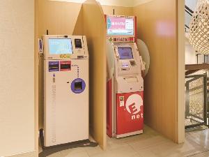 【ATM・外貨両替機】1階コンビニエンスストア横にATMをご用意しております。
