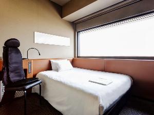 【セミダブルルーム】一例 シャワーブースあり、バスタブなし・ベッド 130-140cm×195cm×1台