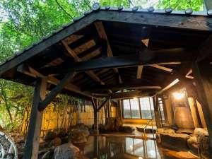 単純泉で肌に優しい露天風呂「化粧の湯」