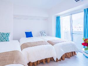 トリプルルーム 禁煙（26.1平米）／シングルベッド3台が配置されたお部屋です。