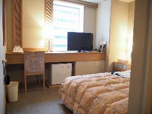 セミダブルのお部屋です。こちらは南側のお部屋となります。