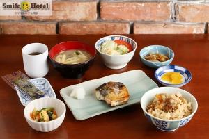 朝食（和食）です。コーヒーはセルフサービスでご利用いただけます。