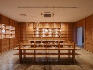 地元のデザイナーによるガラス工芸品などを扱うショップ