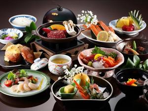【部屋食】彩峡会席膳（仕入れ状況によってメニューは異なる場合がございます）
