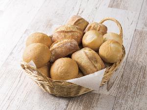 【プレーンパン】食感がソフトからハードのパンまで！スクランブルエッグやソーセージとの相性もバツグンです 