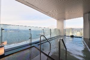 【本館13階　汐見の湯】男湯のみですが露天風呂もございます。
