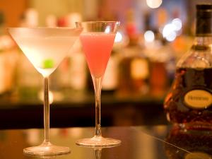 バーカウンターではオリジナルカクテルをお出ししております。