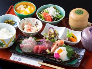 ＜Dining 六花＞選べる夕食御前（メイン 刺身）