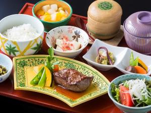 ＜Dining 六花＞選べる夕食御前（メイン ステーキ）