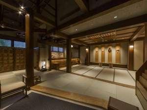 【帳場】館内は全館畳敷きでございます。素足もしくは足袋でお過ごしいただけます。