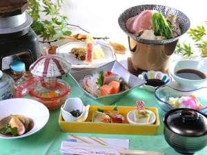 お食事一例：季節毎の旬の恵みや熊本を代表するお料理など、ご満足いただけるメニューをご用意しています。