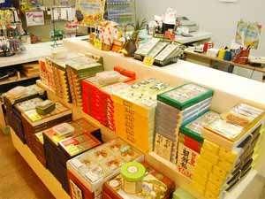 菊池温泉のお土産を販売しております。（館内：売店）