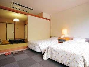 西館和洋室【バス・トイレ付】ベッドだけでなく和室にお布団をご用意できます。
