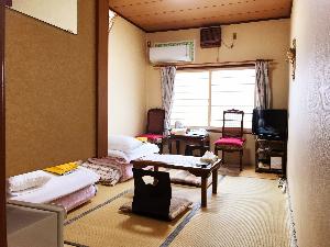 【禁煙】和室６畳(バス・トイレ共用)の一例です。