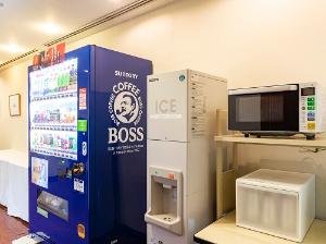 ＜自動販売機・製氷機・電子レンジ＞１階にございます