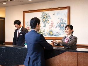 ＜フロント＞心を込めて、笑顔でお迎え致します！