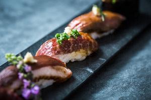 ランチディナー肉寿司盛り合わせ